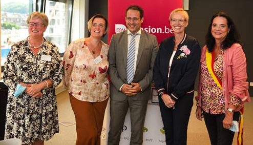 Inauguration du bureau régional de Liège du Service Pensions et l'INASTI image de l'administrateur général de l'INASTI, du Service Pensions, du ministre des Indépendants, du ministre des Pensions et de la Première Echevine à la Ville de Liège