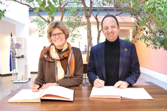 Inge Neven (VITO) and Jean Van Wetter (Enabel)