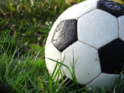 ballon sur le stade gazon