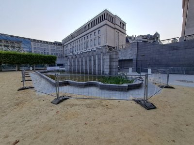 barrières autour de la fontaine