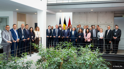 photo de groupe des participants à la table ronde