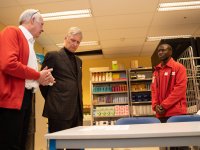 Koning Filip bezoekt het daklozenopvangcentrum te Brussel