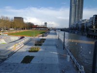 Zicht van het park van op de brug richting Redersbrug